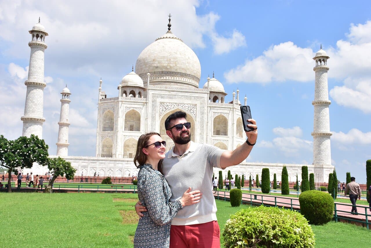 Skip-The-Line Taj Mahal, Agra Fort & Baby Taj guided tour