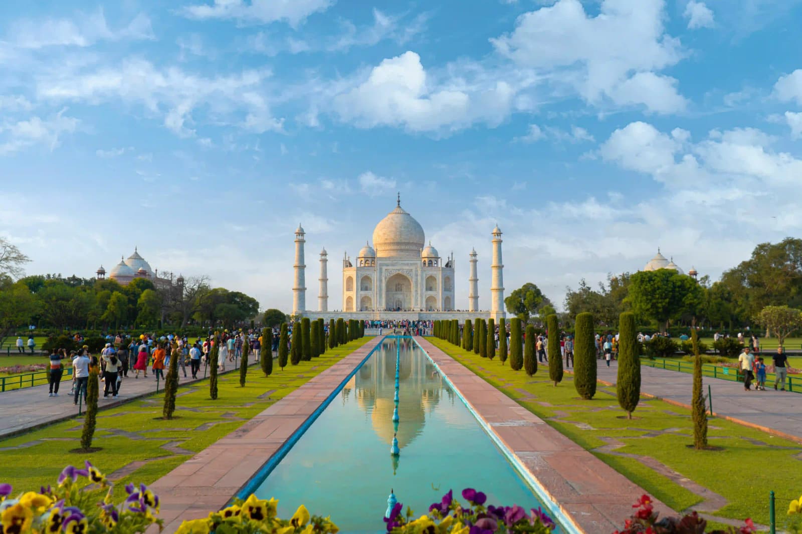 How To Avoid Crowds at Taj Mahal